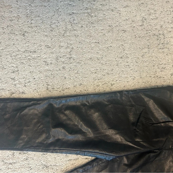 J.O.A high wasted belted barrel leg faux leather pants! Pictures no justice!Sz.M - Picture 7 of 9